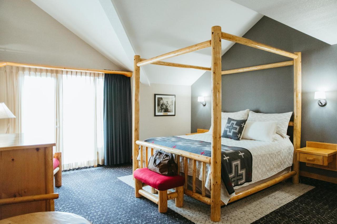 Brewster Mountain Lodge Банф Екстериор снимка