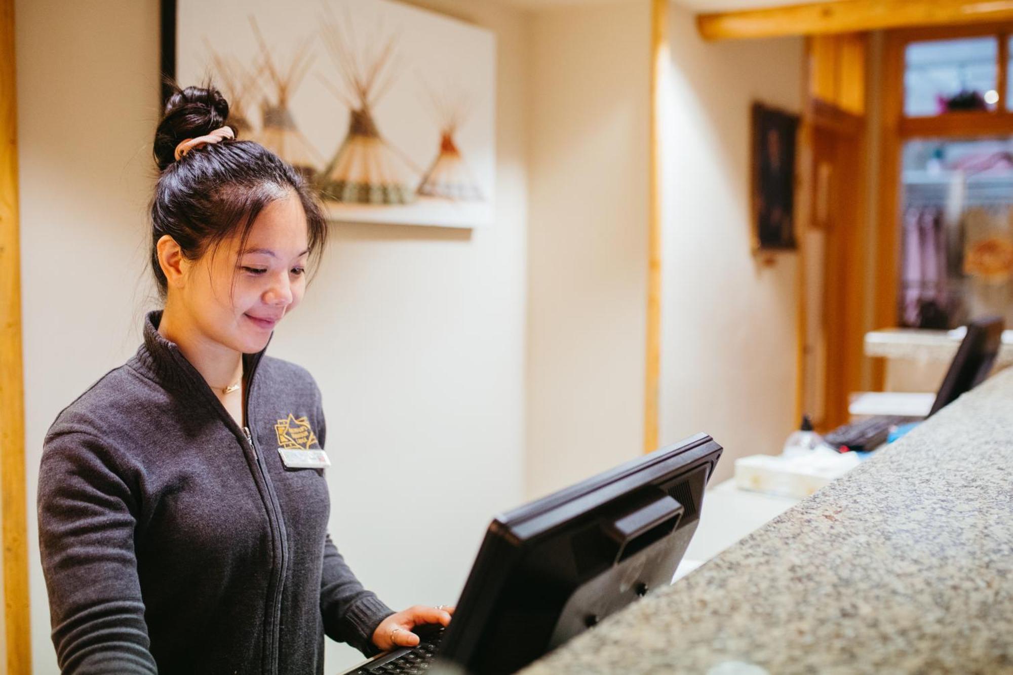 Brewster Mountain Lodge Банф Екстериор снимка
