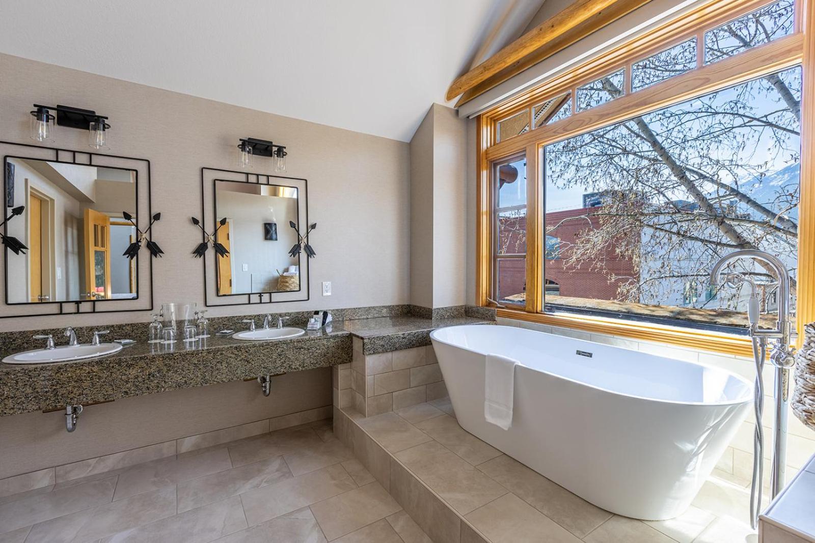 Brewster Mountain Lodge Банф Екстериор снимка